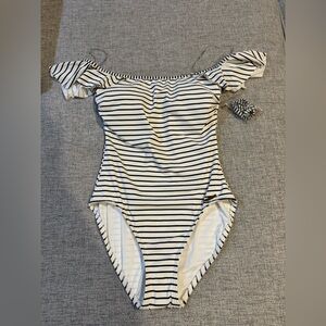 NEW. Vince Camuto White Striped Off-Shoulder Swimsuit Size 6